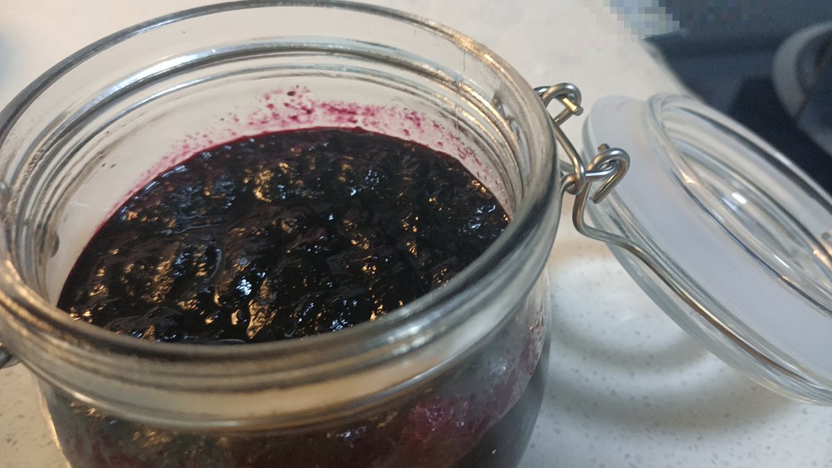 A wizard is cooking a sort of poison💀