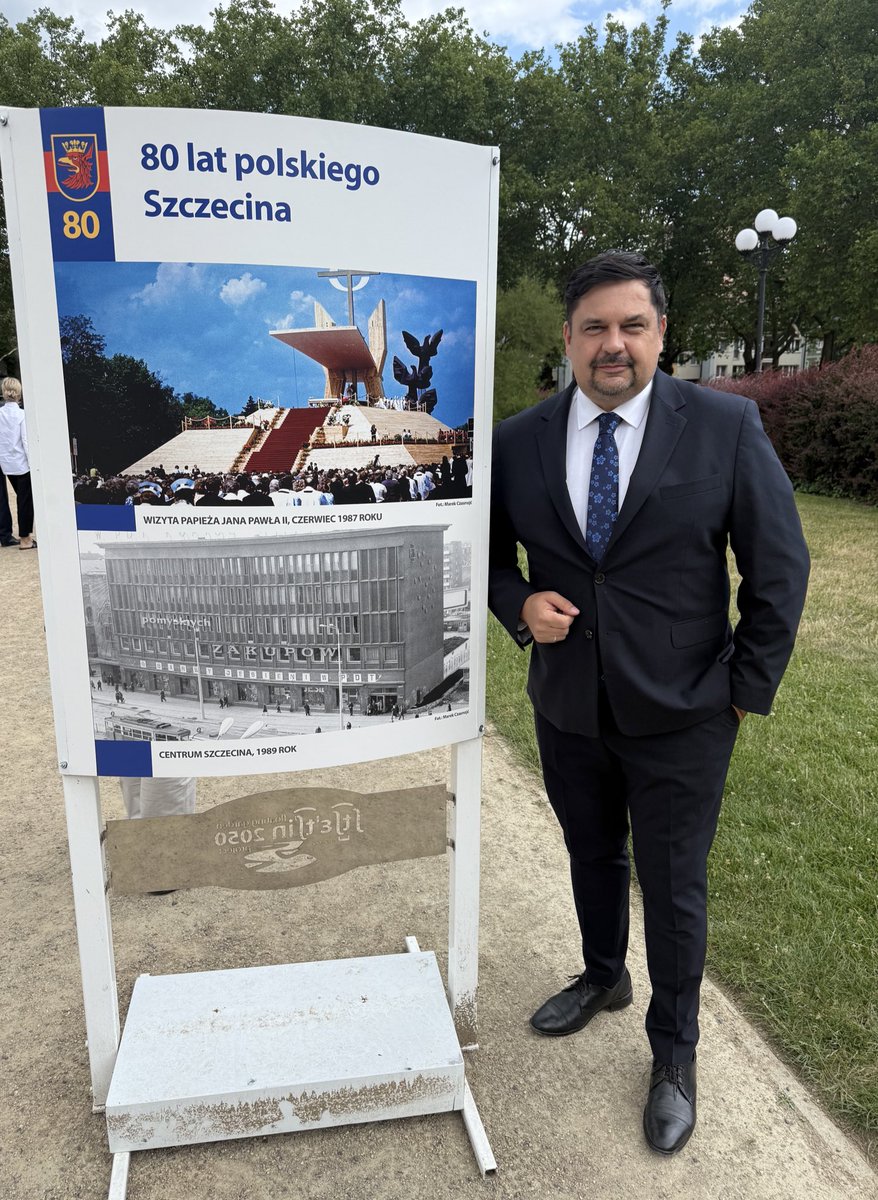 Paweł Żuchowski (@p_zuchowski) on Twitter photo Szczecin, tu się urodziłem i tu się wychowałem. Tu urodzili się też moi rodzice. Od 2019 roku jestem też Honorowym Ambasadorem Szczecina. Szczecin w ten weekend obchodzi urodziny - 80 lat polskiego Szczecina. Fajnie tu regularnie przyjeżdżać. Dziękuję <a href="/PrezydentSz_n/">Prezydent Szczecina</a> za Szczecin, tu się urodziłem i tu się wychowałem. Tu urodzili się też moi rodzice. Od 2019 roku jestem też Honorowym Ambasadorem Szczecina. Szczecin w ten weekend obchodzi urodziny - 80 lat polskiego Szczecina. Fajnie tu regularnie przyjeżdżać. Dziękuję <a href="/PrezydentSz_n/">Prezydent Szczecina</a> za