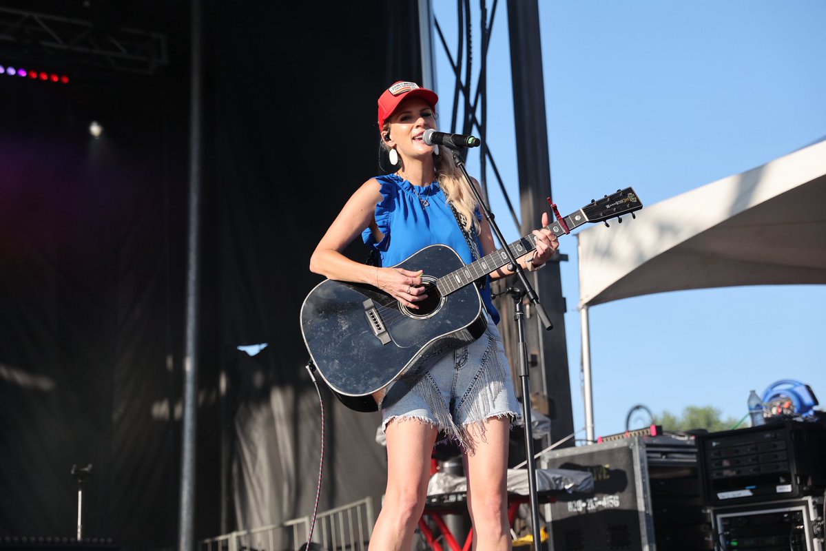 runawayjune's tweet image. Red, white, and RJ 💙 Hope y’all have a safe and happy 4th :)