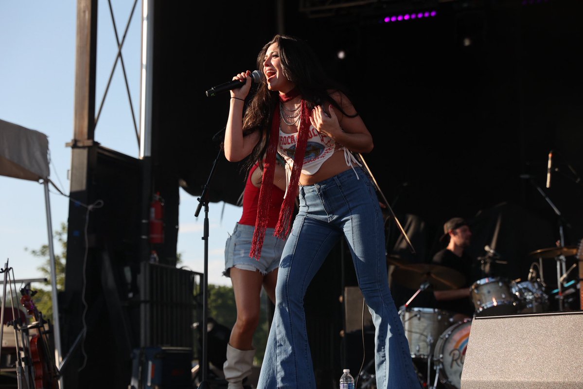 runawayjune's tweet image. Red, white, and RJ 💙 Hope y’all have a safe and happy 4th :)