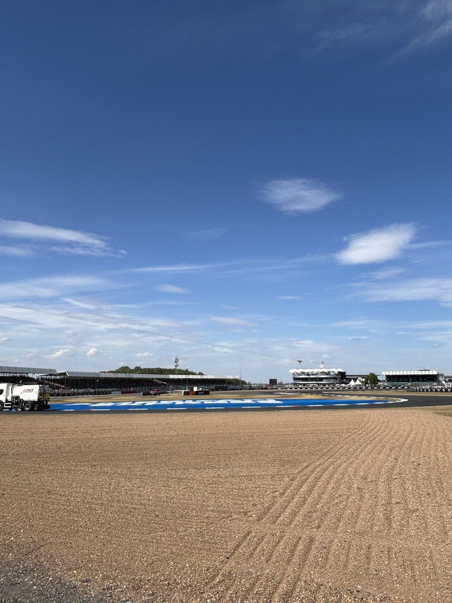 Lewis went the fastest in FP1 and FP2 starts in 10 mins or so…

Weather is perfect here in silverstone today☀️☀️☀️