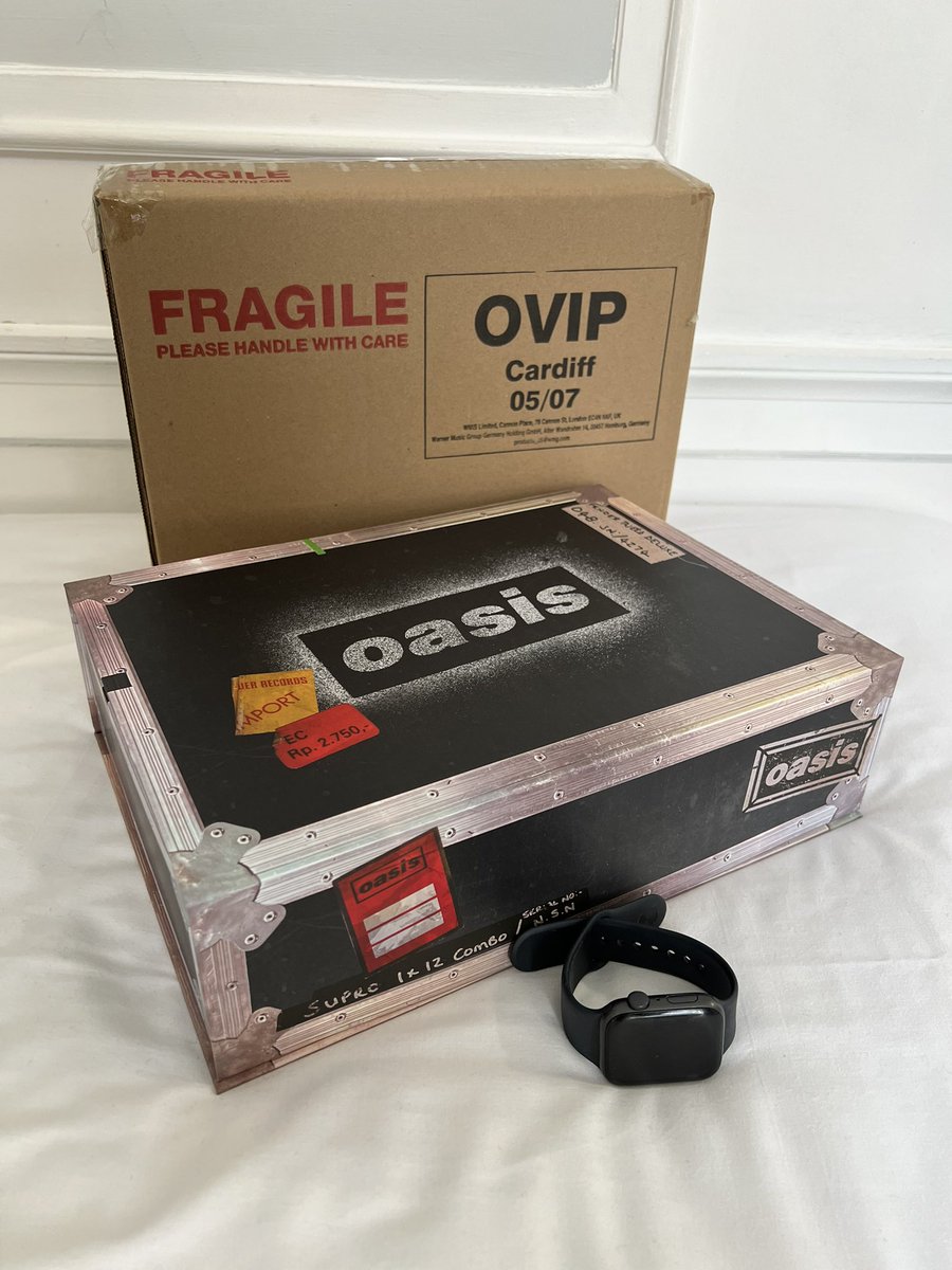 明日のoasisライブのVIP特典もらってきた！ 全部は見せませんが細かい