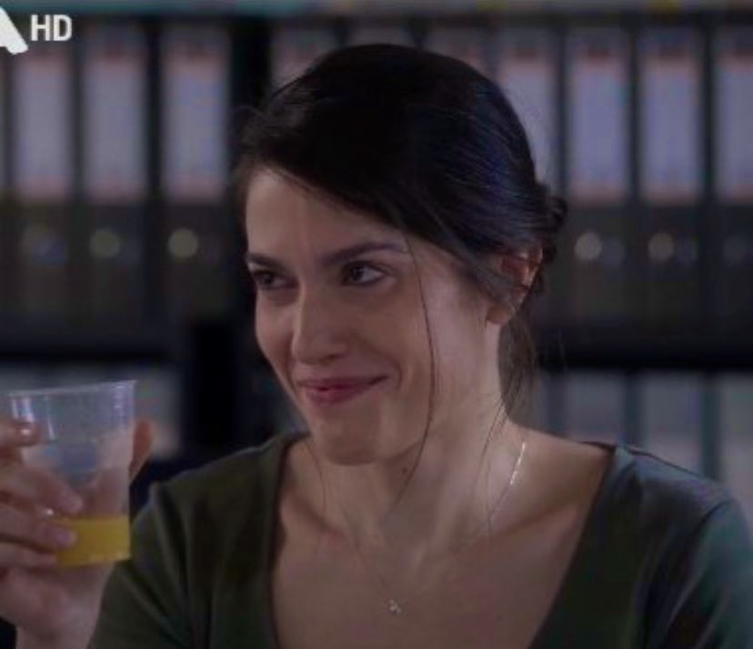 Με λίγα λόγια, ένα νεύμα
με ένα βλέμμα ή χωρίς…
 #diafaniagapi