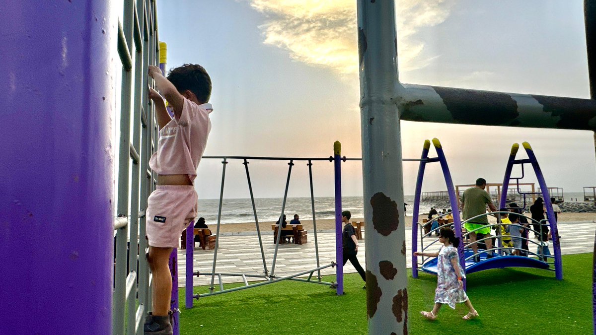 تعزيزاً لجودة الحياة 
حدائقنا مساحة تجمع العائلة والأصدقاء🍃
 
📍حديقة واجهة الغروب 
#بهجة_جازان 
#_أمانة_جازان