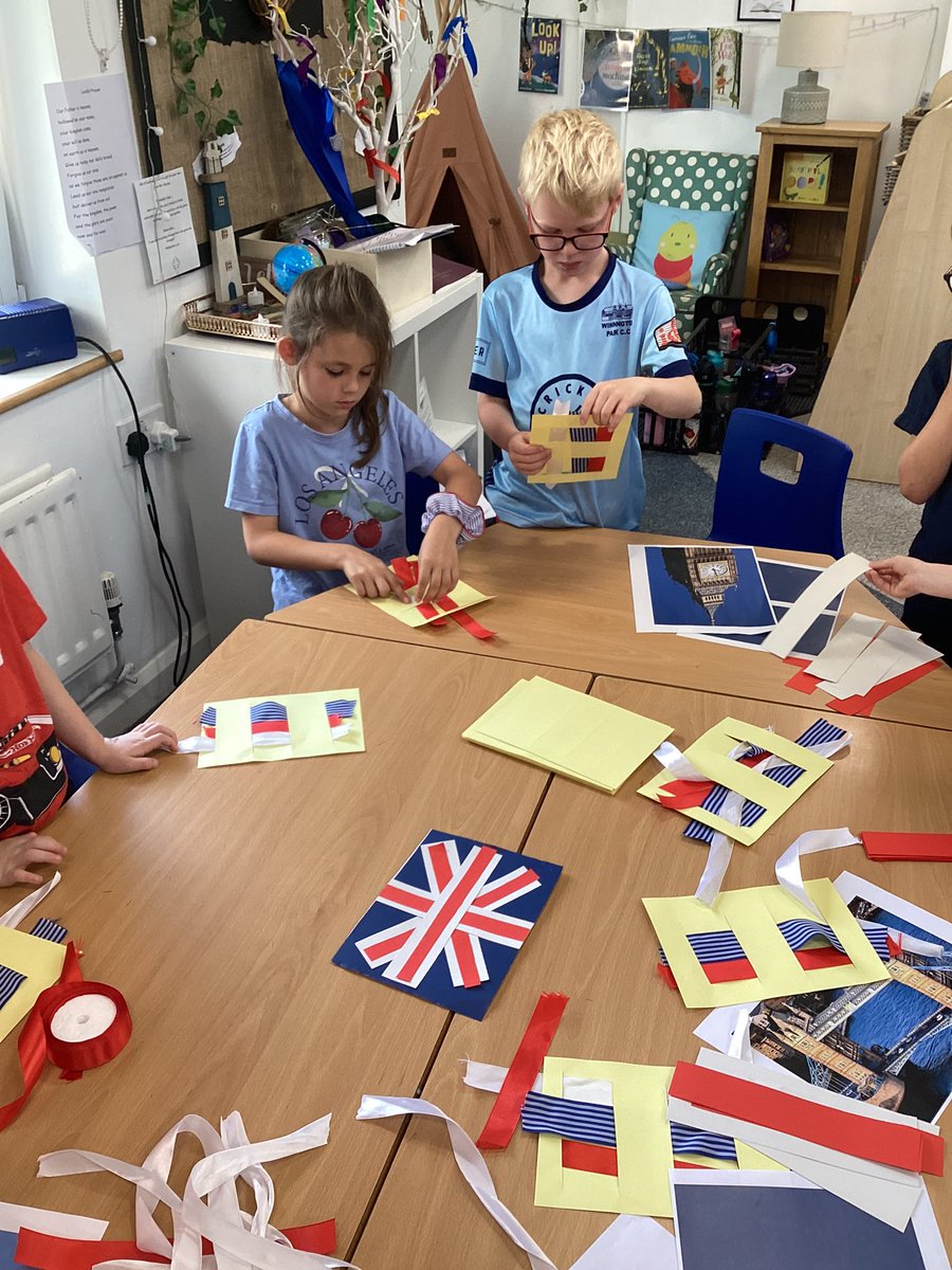 davenhamcofe's tweet image. What a great day in KS1! The children have learnt all about the United Kingdom 🇬🇧 The children can name the St Patrons and the flowers from all the 4 counties! #geography #ks1