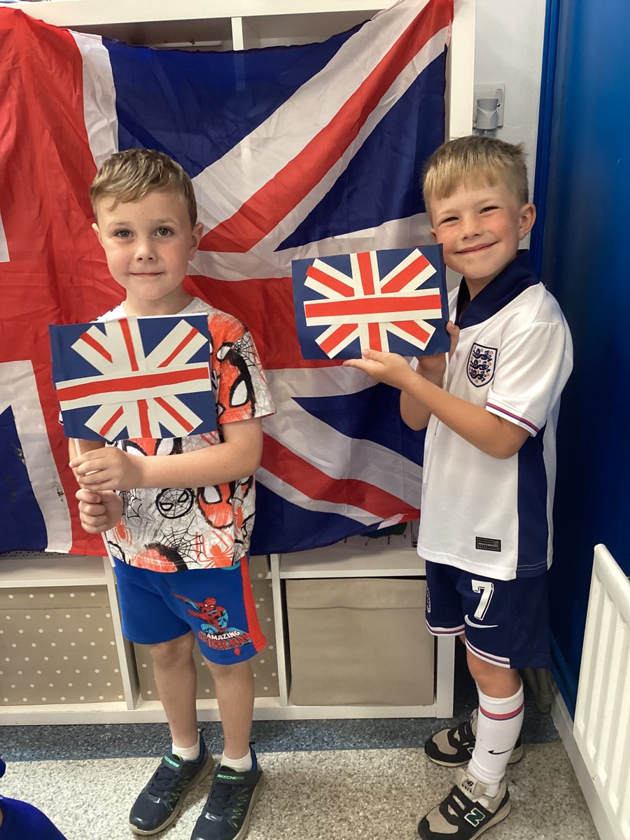 davenhamcofe's tweet image. What a great day in KS1! The children have learnt all about the United Kingdom 🇬🇧 The children can name the St Patrons and the flowers from all the 4 counties! #geography #ks1