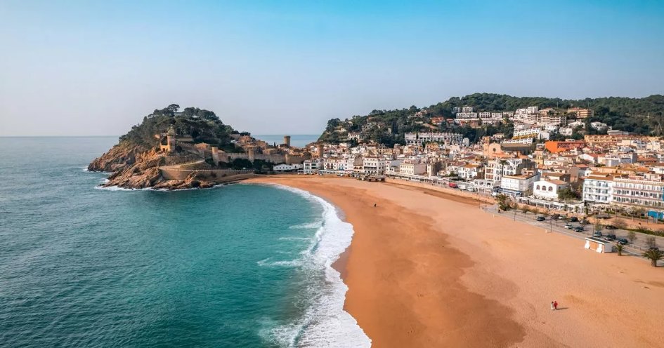 DynamicCecelia's tweet image. Planning a summer trip to Spain, Italy, or Greece? Check your vaccinations, follow health tips, and bookmark local emergency numbers for a safe and healthy getaway! glasgowlive.co.uk/news/world-new…