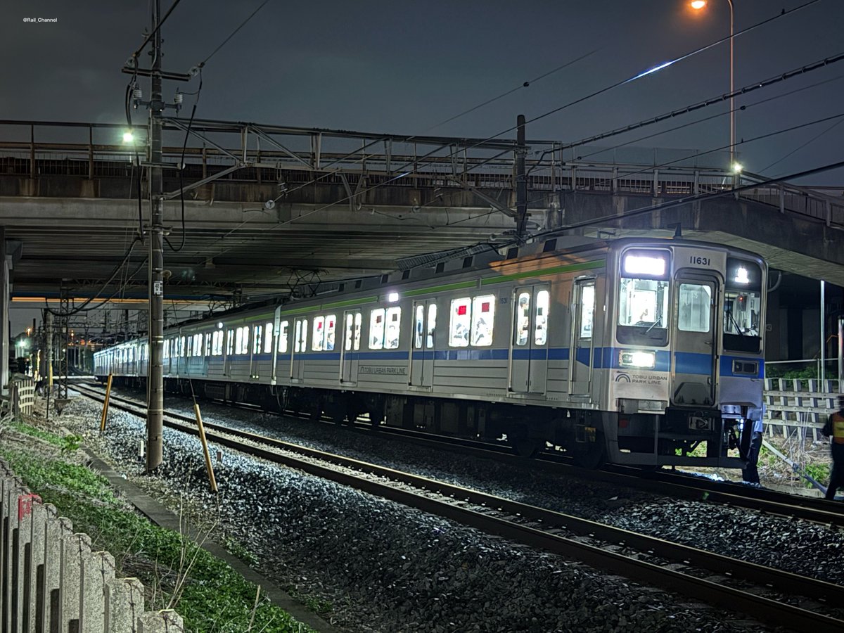 Rail_Channel's tweet photo. 2025.7.4
七里〜岩槻の人身当該 621A #11631F
運転再開前の点検中だったけど、停車位置からして岩槻側から東北道の向こう側。野 第42号踏切かと
#10030型 #野田線 #アーバンパークライン https://t.co/vMwS8JOwOq
