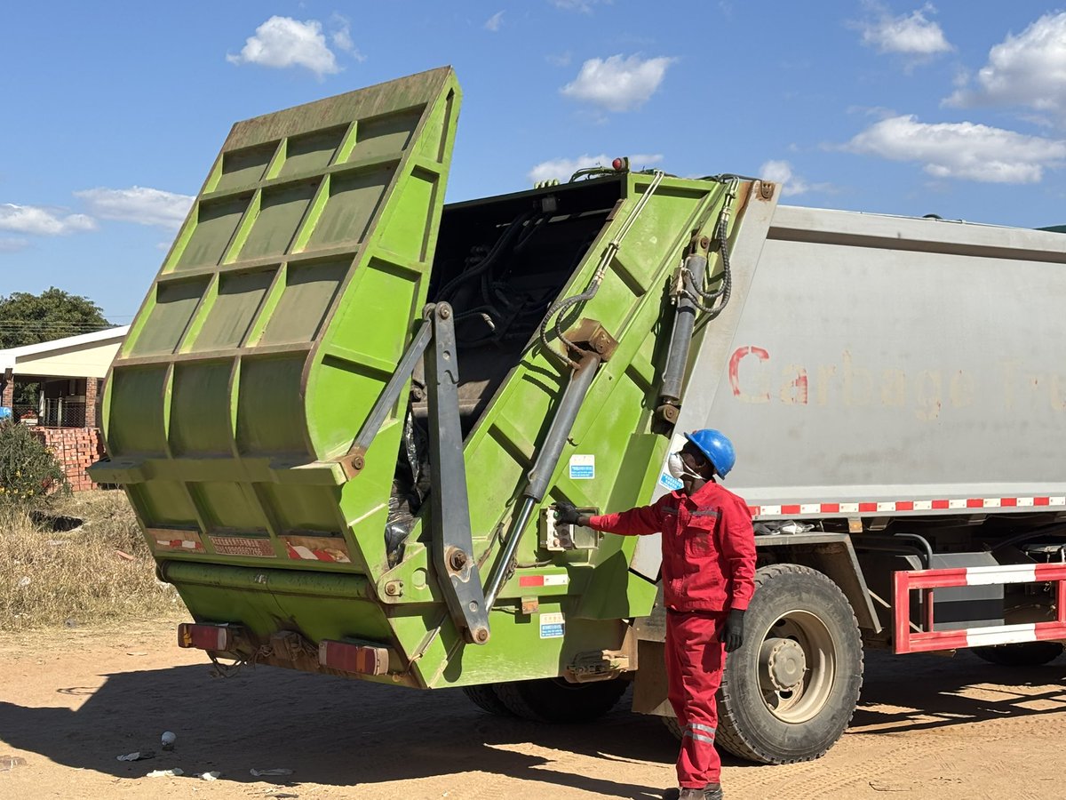 Bikita_Minerals's tweet photo. Joining hands in the #NationalCleanUpCampaign! Waste & litter management is everyone's responsibility. Proud to be playing our part in keeping our communities clean & beautiful! #CleanZimbabwe #CommunityFirst
@ChineseZimbabwe
@MinistryMines @ZELA_Infor @Klawry3 @KMutisi https://t.co/MV9a3itceU