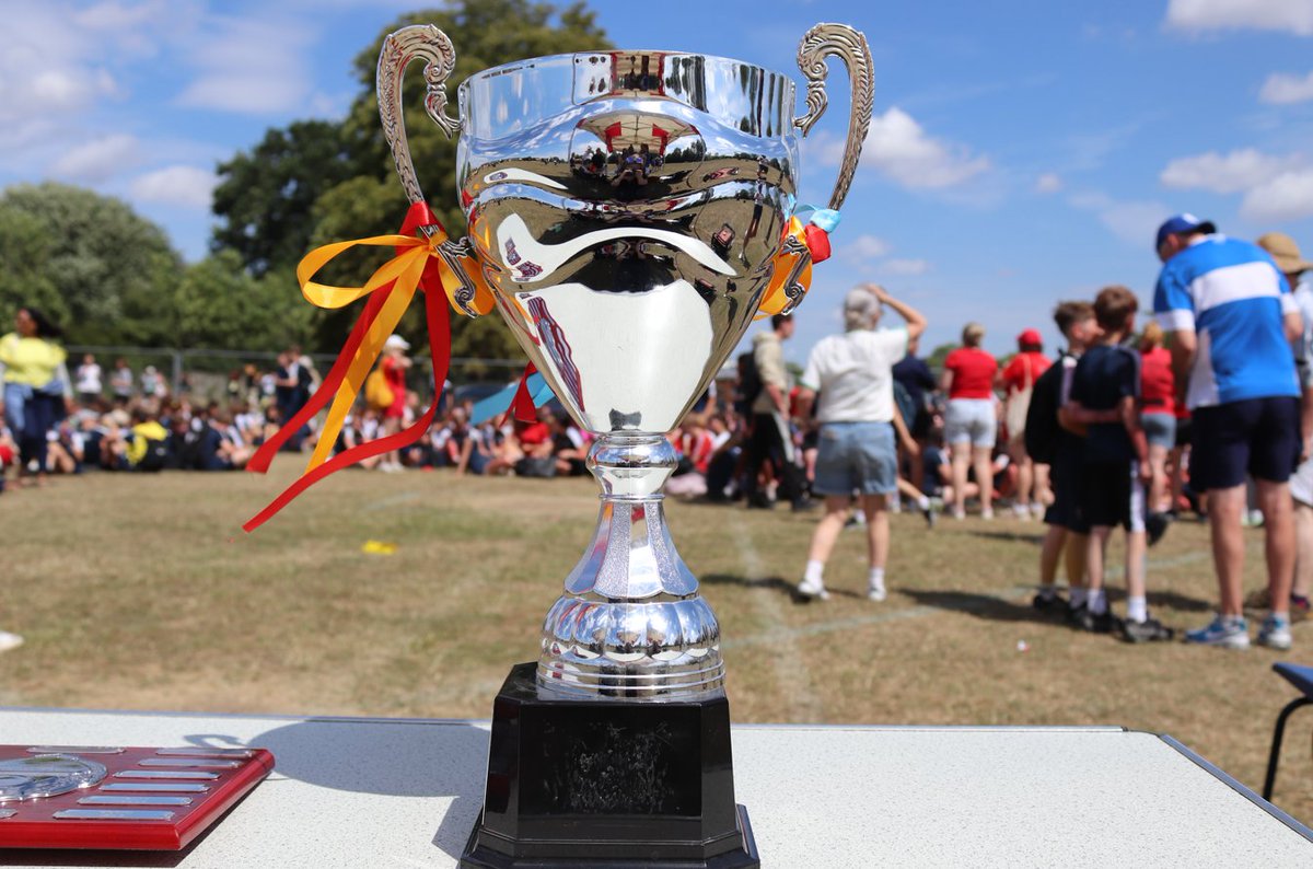 StraUponAvonSch's tweet image. This was the day that was..#SportsDay25 athletics, netball, rounders, frisbee, chess &amp;amp; dancing... college challenges, a 🍌&amp;amp; a 🦖#SuASCommunity