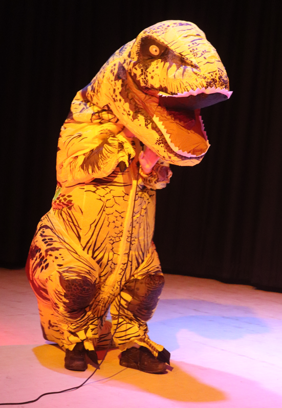 StraUponAvonSch's tweet image. This was the day that was..#SportsDay25 athletics, netball, rounders, frisbee, chess &amp;amp; dancing... college challenges, a 🍌&amp;amp; a 🦖#SuASCommunity