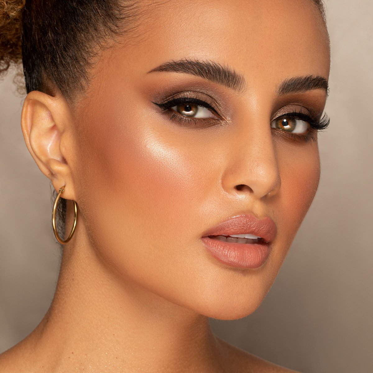 SigmaBeauty's tweet image. The Jewel Tone Eye Set is your go-to for bold liner, rich lips, and lashes that stun — now 75% off!

Shop Semi-Annual Sale: bit.ly/3TmSBMs

#SigmaBeauty #SigmaBrushes