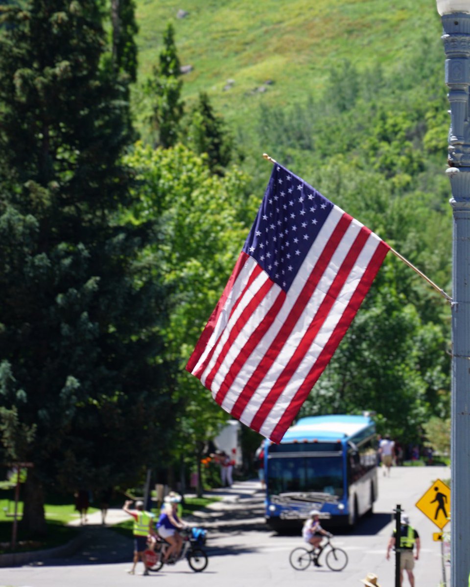 RFTA's tweet image. 🎆 Happy 4th of July from RFTA! Celebrate safely and enjoy the holiday. Let us take the wheel—ride with us for stress-free travel! 🚌
#IndependenceDay #RFTA #SafeTravel