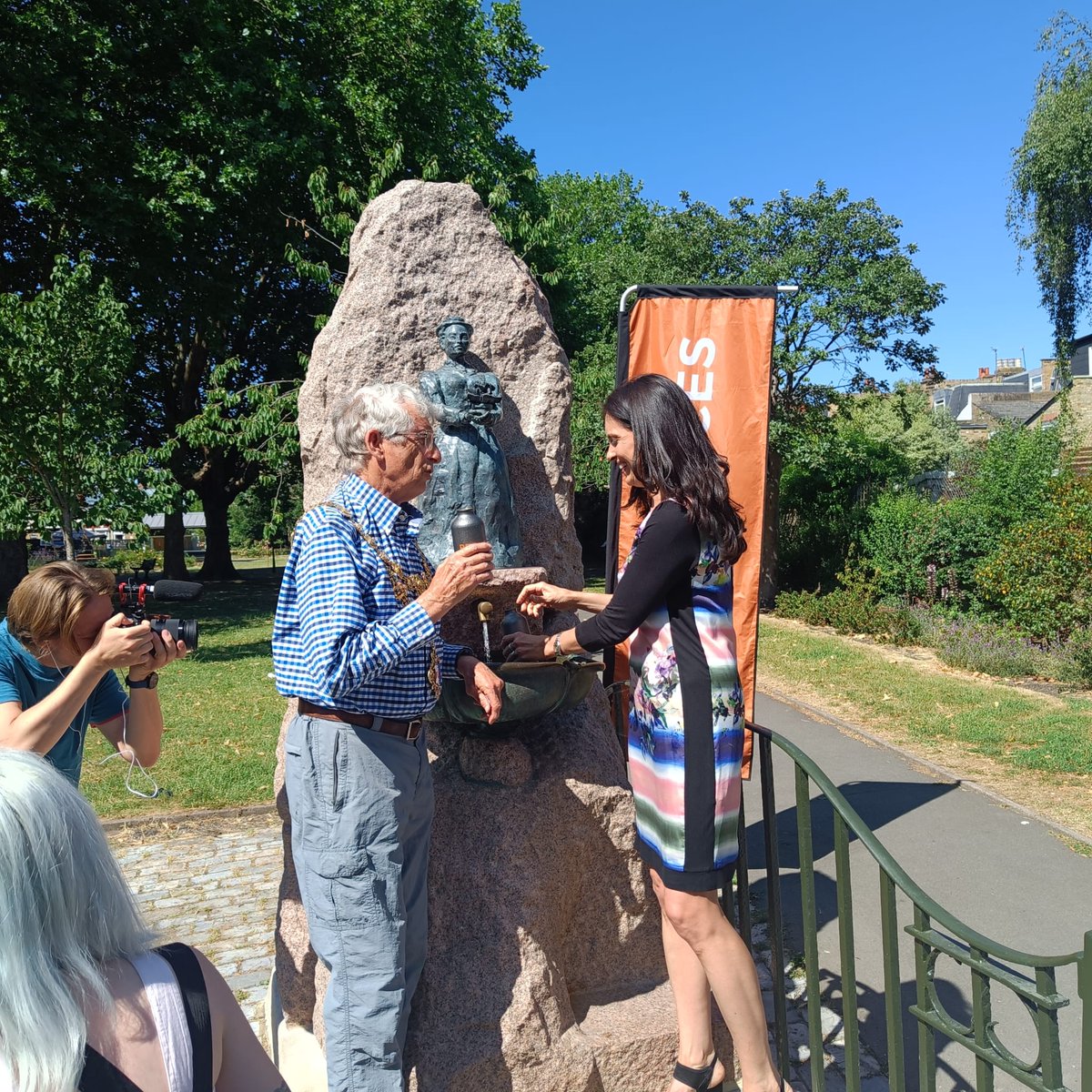 WandsworthMayor's tweet image. Brilliant turn-out for the re-opening of the restored 15th century drinking water fountain in Coronation Gardens, Southfields. Also, unveiling of a statue of the first professional woman landscape gardener, Fanny Wilkinson, who designed Coronation Gardens.
Thank you @HOLTofLondon