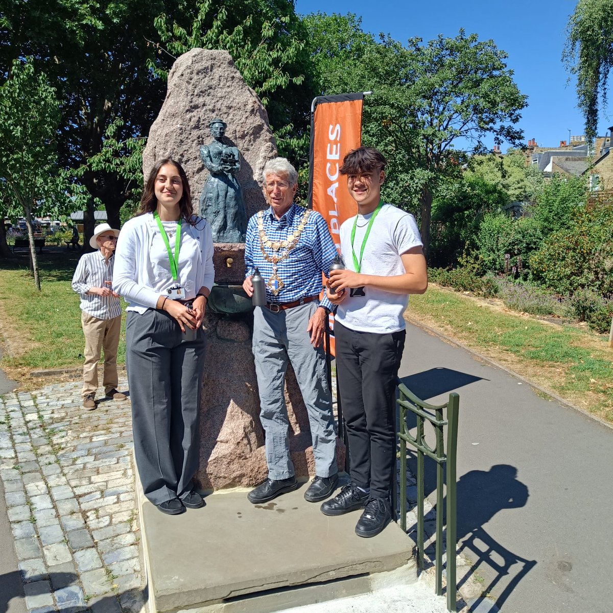 WandsworthMayor's tweet image. Brilliant turn-out for the re-opening of the restored 15th century drinking water fountain in Coronation Gardens, Southfields. Also, unveiling of a statue of the first professional woman landscape gardener, Fanny Wilkinson, who designed Coronation Gardens.
Thank you @HOLTofLondon