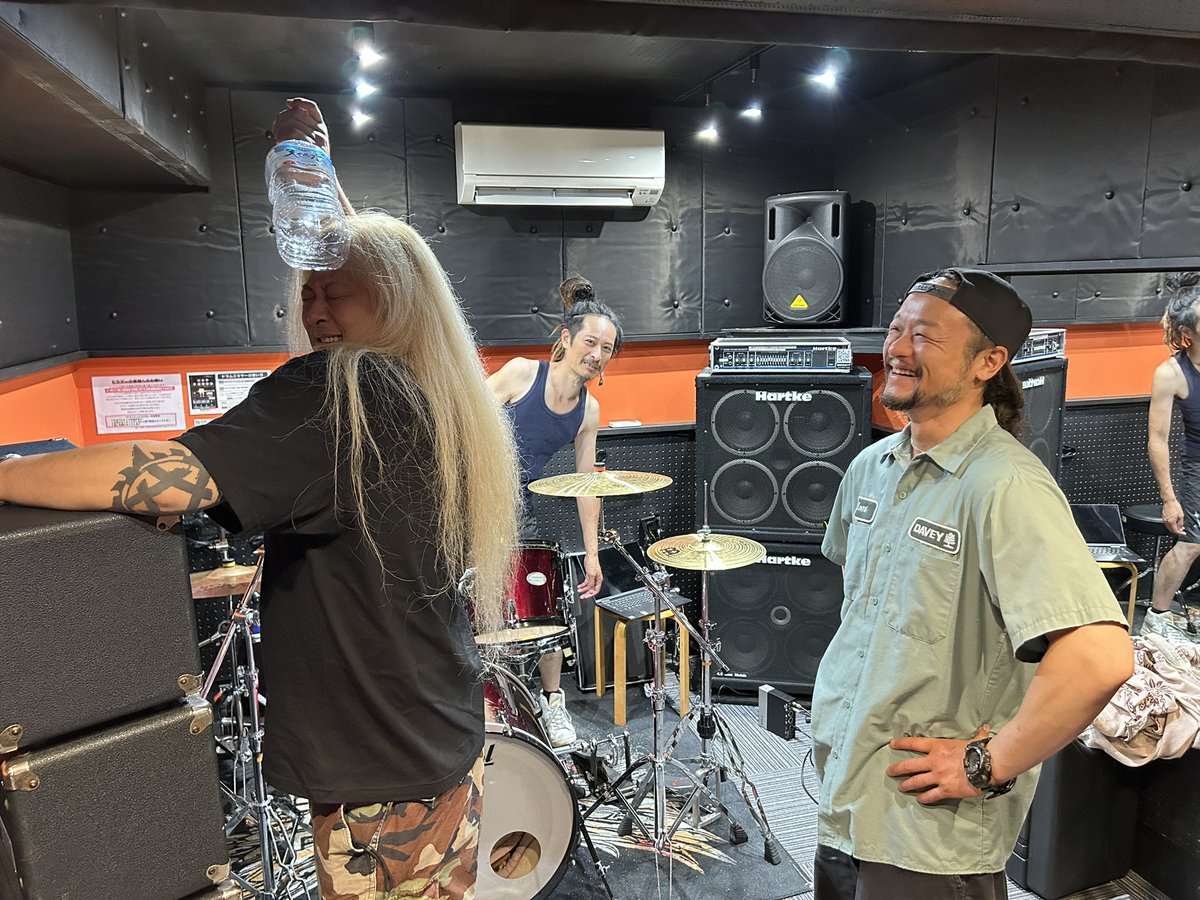 大橋店です

明日名古屋でライブの
「HYDROPHOBIA」さん
<a href="/HYDROPHOBIA_JPN/">HYDROPHOBIA_JPN</a> 

いつもありがとうございます！

気をつけていってらっしゃいー

#HYDROPHOBIA #福岡音楽スタジオ #南区大橋