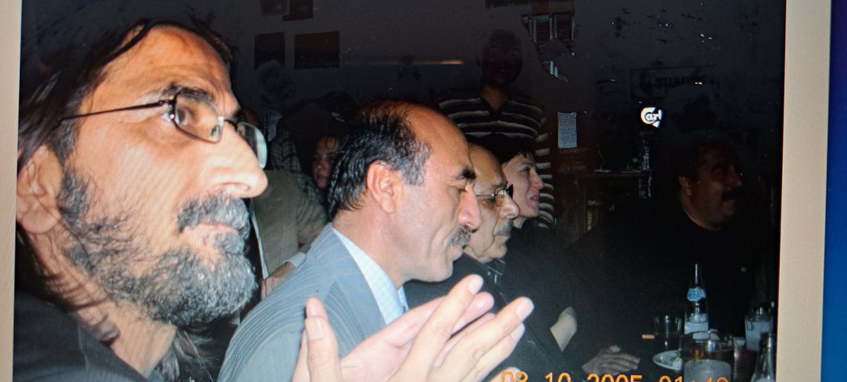 Yiğit, dürüst, mert, cesur ve delikanlı insanlara  "Del'oğlan" deriz. Nihat'ı 1976'dan beri böyle bildik, böyle sevdik, böyle seslendik. Resim, Neşet Ertaş Usta'nın da olduğu 2006 yılının bir Ankara gecesinden... Sağım da solum da şimdi boş, ortada bir ben kalmışım..