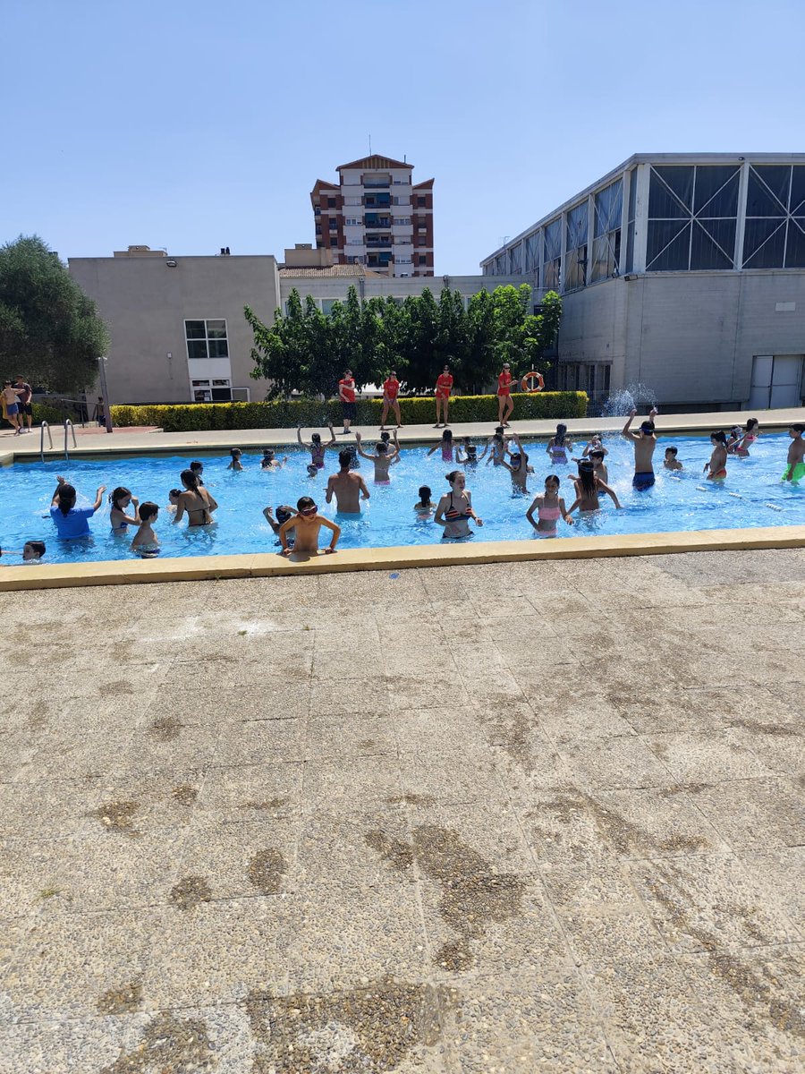Gran jornada al torneig del <a href="/HandbolGEiEG/">Handbol GEiEG</a> amb els nens de @UESarria77 <a href="/handbolbanyoles/">Handbol Banyoles</a> i <a href="/HandbolFornells/">Handbol AE Fornells</a>! Esport, valors, convivència i diversió, acabant amb una bona remullada a la piscina.
Gràcies <a href="/HandbolGEiEG/">Handbol GEiEG</a> per fer-nos sentir com a casa! Ens veiem la setmana vinent! 💛