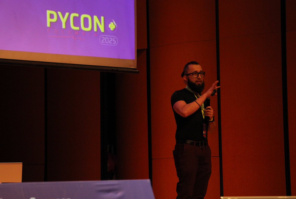 pyconcolombia's tweet image. PyCon talks are officially on! 🐍💬
We’re kicking things off with the keynotes — covering core Python topics like AI, web development, data science and more.
If you’re on-site, check your schedule. If you’re joining online, tune in our live transmission
#PyCon #PyConColombia
