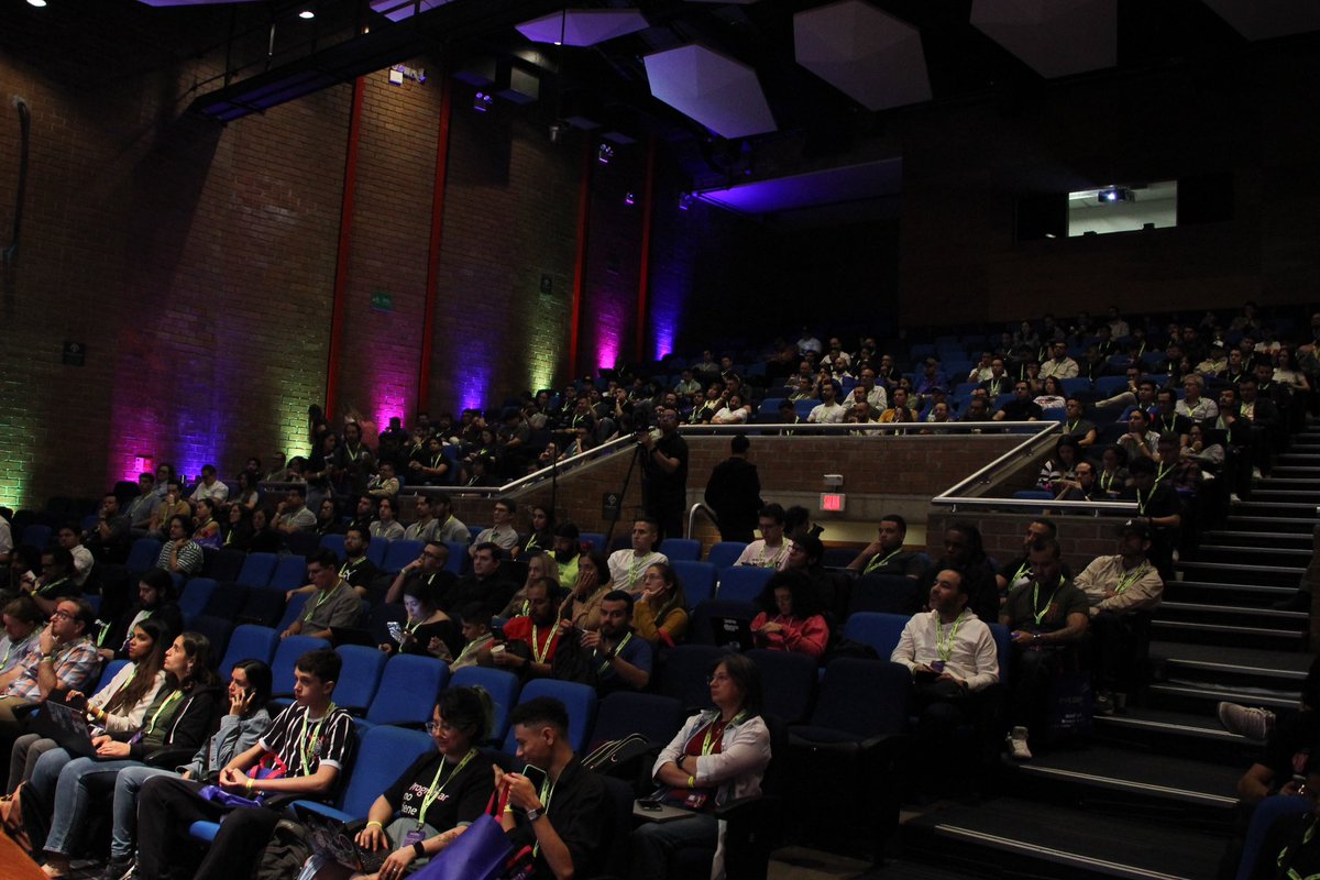 pyconcolombia's tweet image. PyCon talks are officially on! 🐍💬
We’re kicking things off with the keynotes — covering core Python topics like AI, web development, data science and more.
If you’re on-site, check your schedule. If you’re joining online, tune in our live transmission
#PyCon #PyConColombia