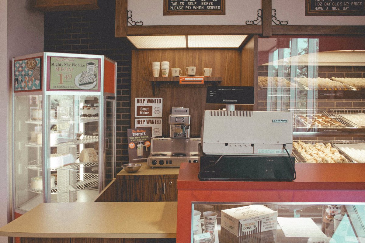 SyncopationLIT's tweet image. Poet Mike Sluchinski still likes to seek out the old dives just so he can hear all the ‘80s hits on the jukebox. You can read two of his ‘80s-themed poems now. Add them to your weekend reads:

…copationliteraryjournal.wordpress.com/wp-content/upl…

#music #poetry #poetrylovers #80s #80smusic #weekendmood