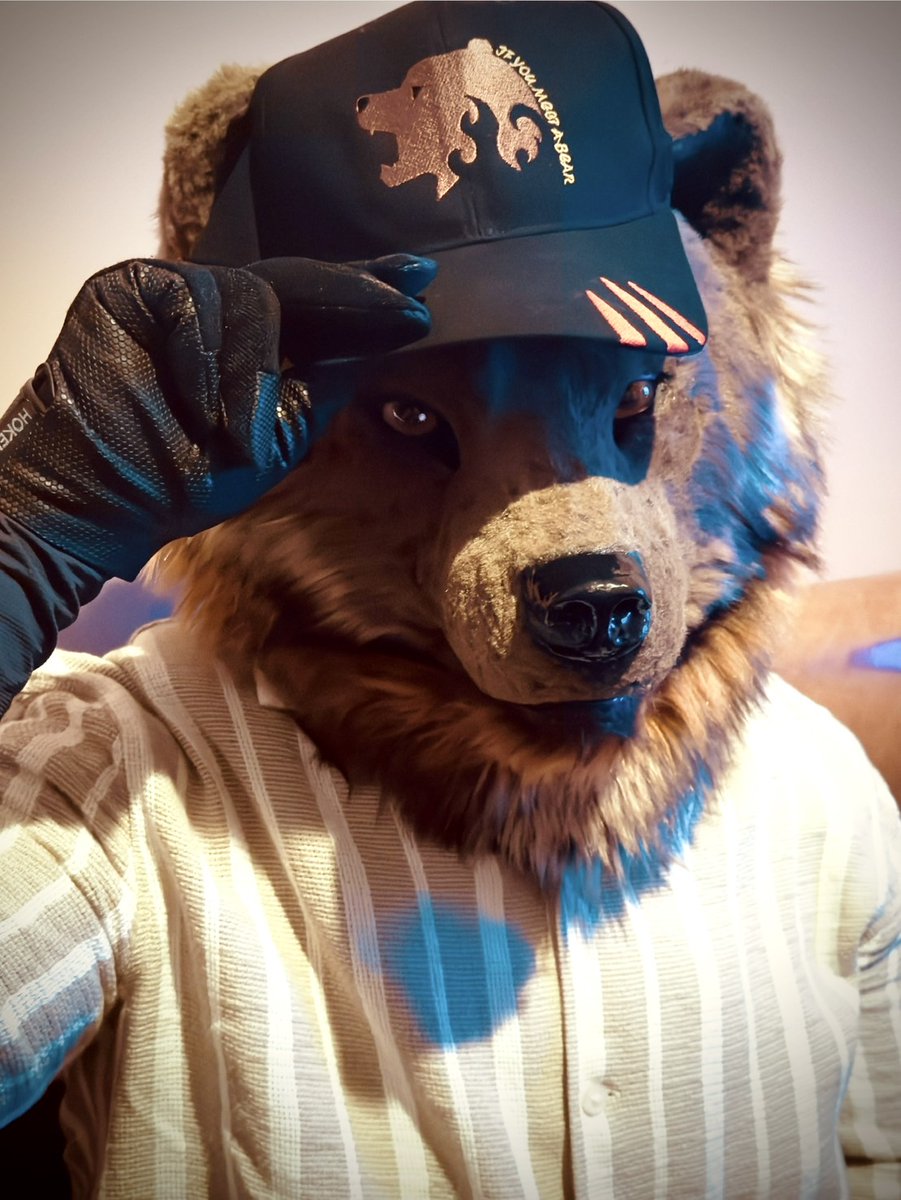 If you meet THE BEAR...?
#FursuitsFriday 
#創造トリアノン
📷️#Haiduka_Yuki