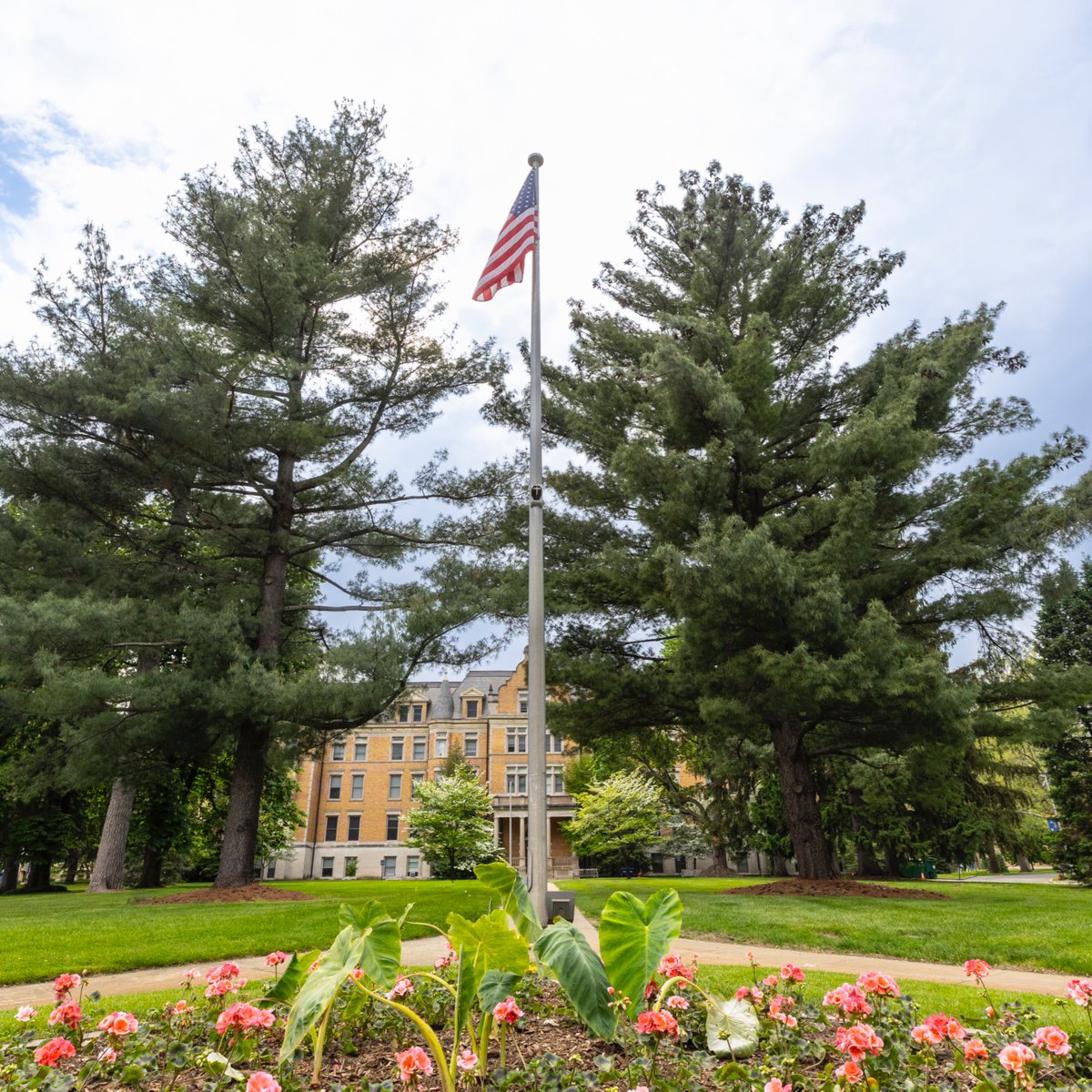 Wishing everyone a safe Independence Day! 🇺🇸 Happy 4th of July from Saint Mary’s! 💙
