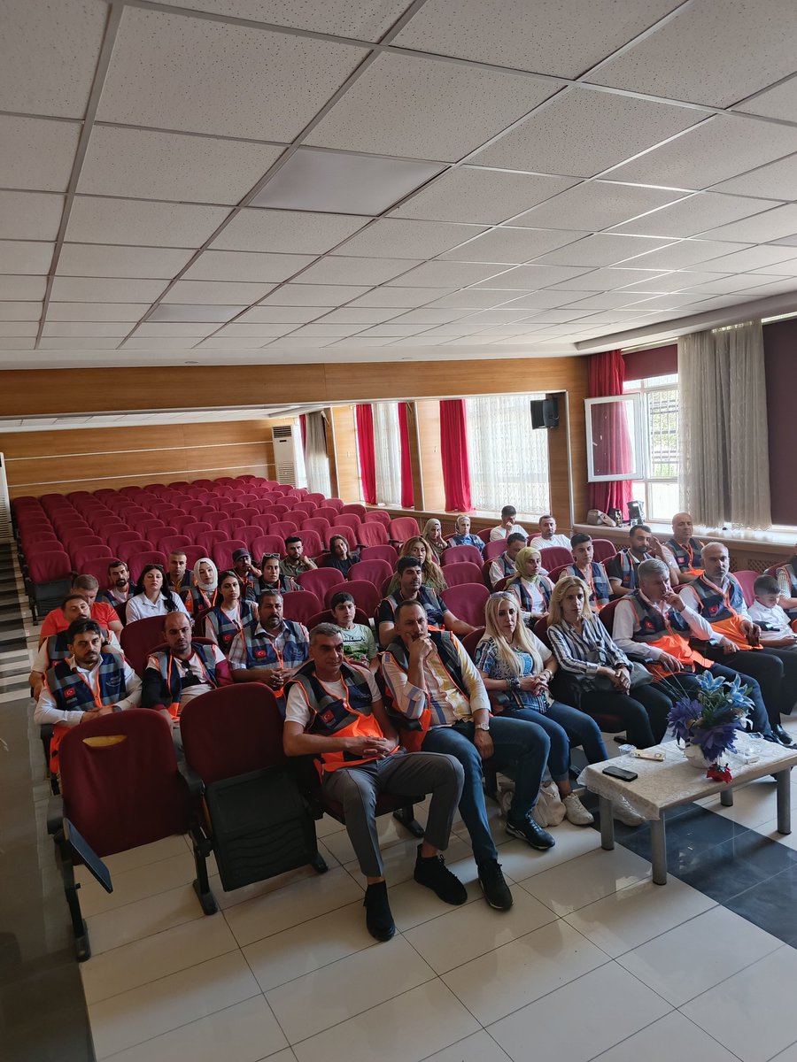 urfaafad6300's tweet photo. Türkiye'de ilk defa konusu açılan ve Arge çalışması başlattılan Mahalle Gönüllü Liderliği bilgilendirme ve istişare toplantımızı yaptık... 

@AFAD_gonullu @hasansildak @UrfaValiligi @AFADSanliurfa 

#Şanlıurfa https://t.co/vNv1jMZ3TZ