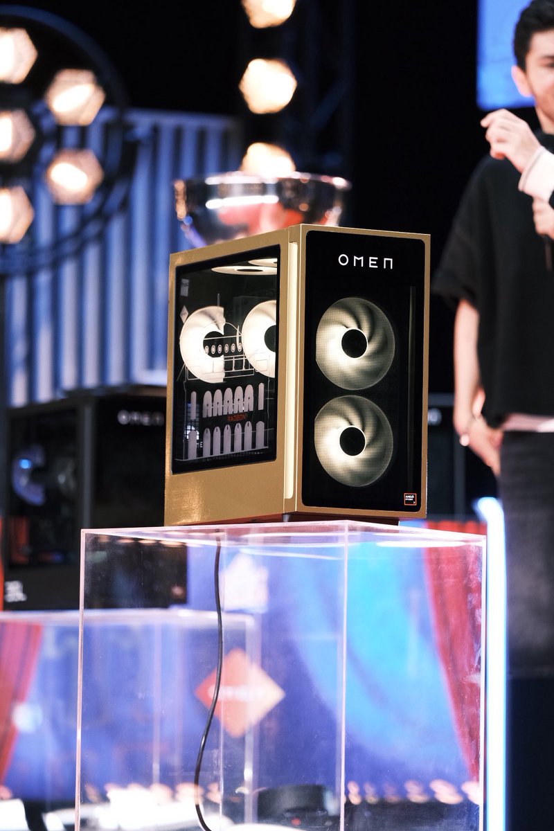 OMENbyHP_fr's tweet image. RT si cet OMEN 35L doré irait parfaitement avec ton setup