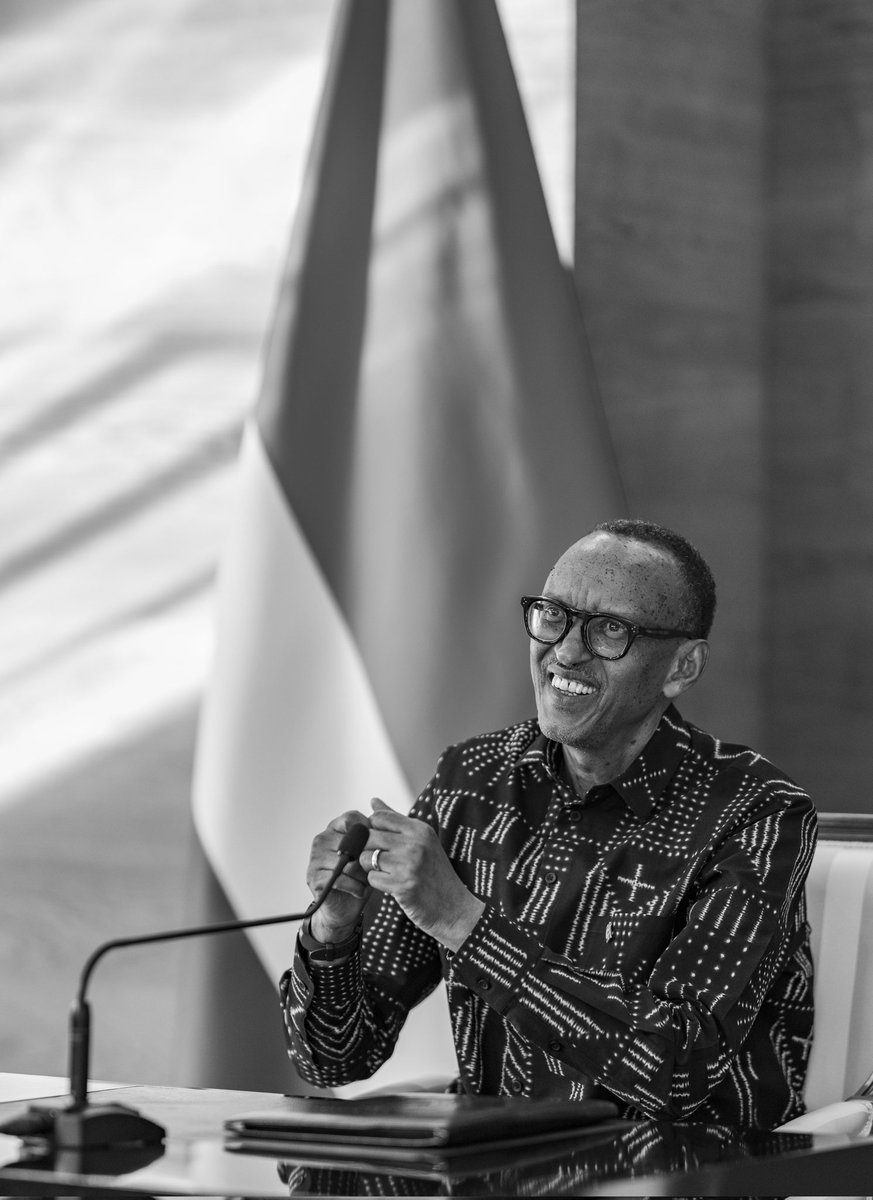 Again, who said our president never smiles?🥰

#Kwibohora31