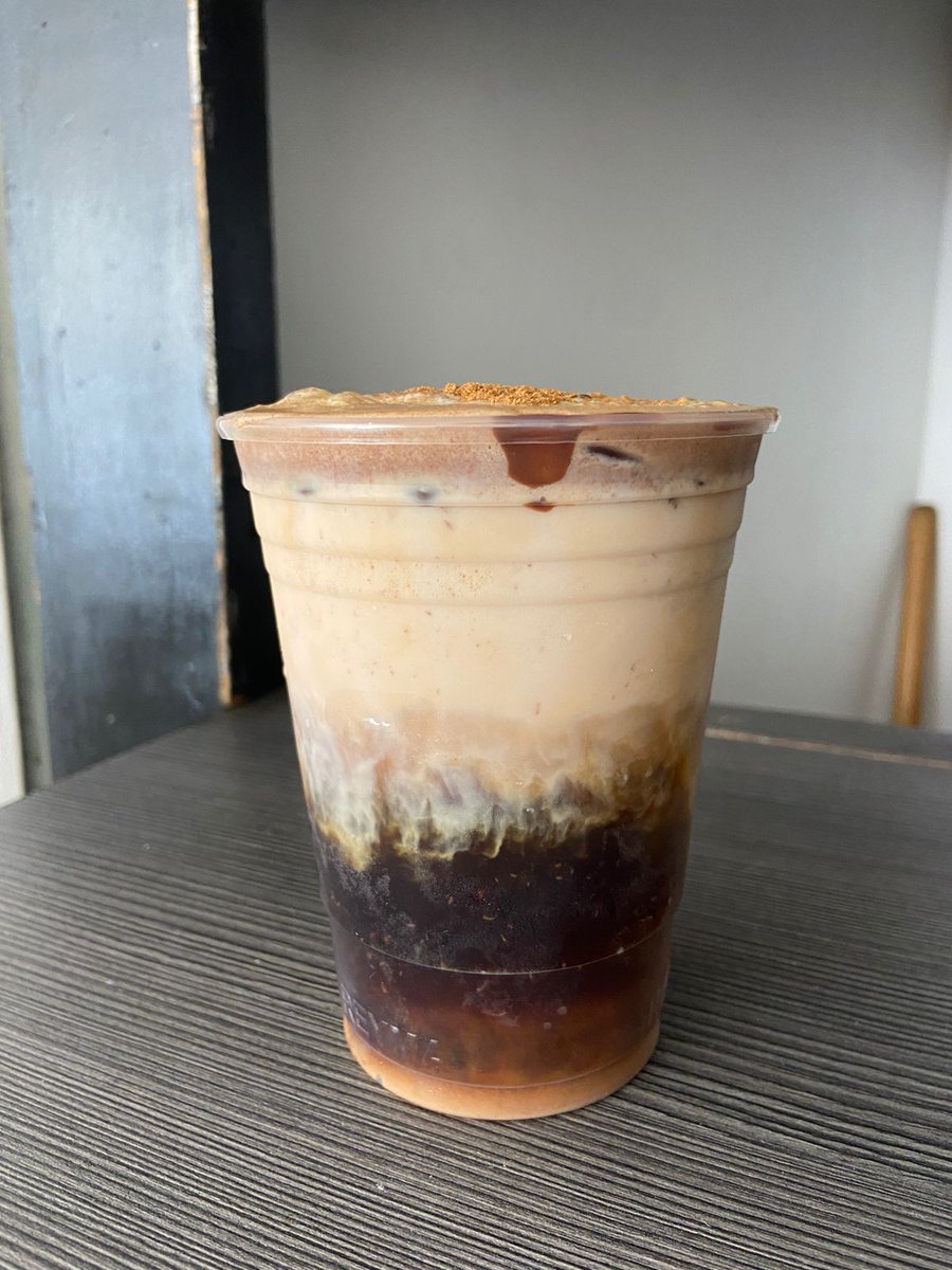 Por tiempo limitado, café en las rocas con crema de avellana.