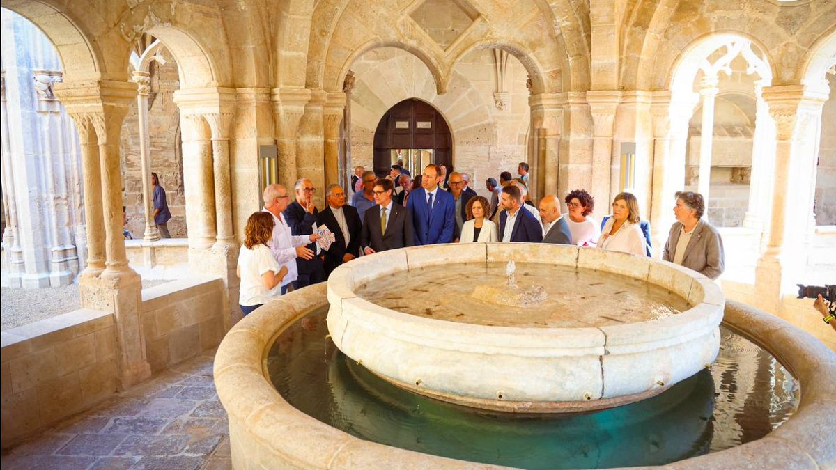 patrimonigencat's tweet photo. 🏛️Finalitza la restauració del claustre gòtic del Reial Monestir de Santes Creus, en el marc del programa Temps de Gòtic de la @fundlacaixacat i @gencat. 👇 https://t.co/l3frqBlK3R