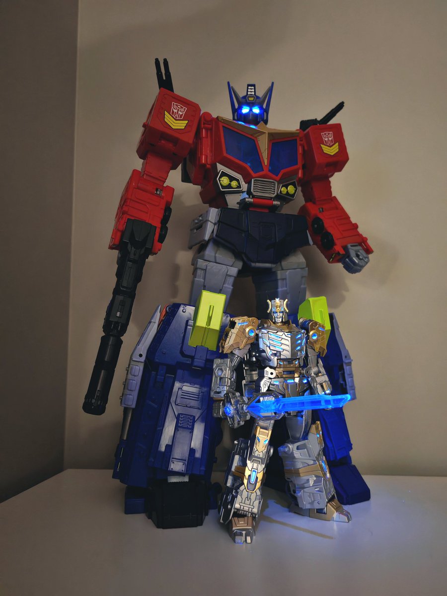 Prima Prime's secrets weapon

Sentinel: I have an Army
Prima: we have an Optimus Titan