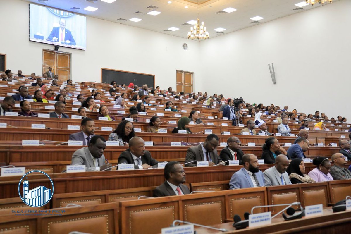 ምክር ቤቱ ዛሬ ባካሄደው 4ኛ ዓመት የስራ ዘመን 2ኛ ልዩ ስብሰባው የኢትዮጵያ የምርጫ፣ የፖለቲካ ፓርቲዎች ምዝገባና የምርጫ ሥነ-ምግባር አዋጅን ለማሻሻል የቀረበ ረቂቅ አዋጅን መርምሮ ለሚመለከተው የዲሞክራሲ ጉዳዮች ቋሚ ኮሚቴ መርቷ።