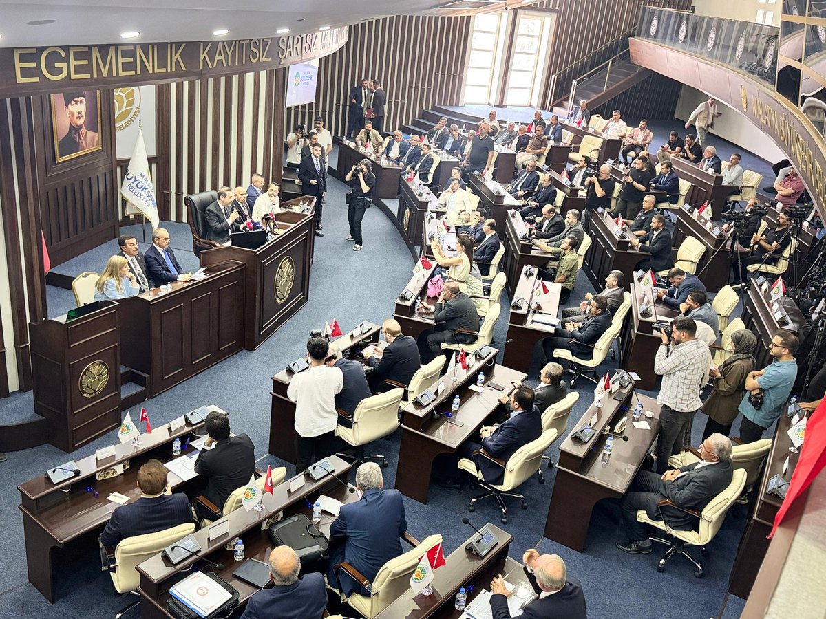 📍Malatya Büyükşehir Belediyesi

📌6 Şubat depremlerinin ardından yürütülen yeniden imar, inşa ve ihya sürecinde; sahadan gelen talepleri, hemşehrilerimizin beklentilerini ve hizmetlerin sürekliliğini önceleyen başlıkları değerlendirmek üzere, Malatya Büyükşehir Belediyemizde