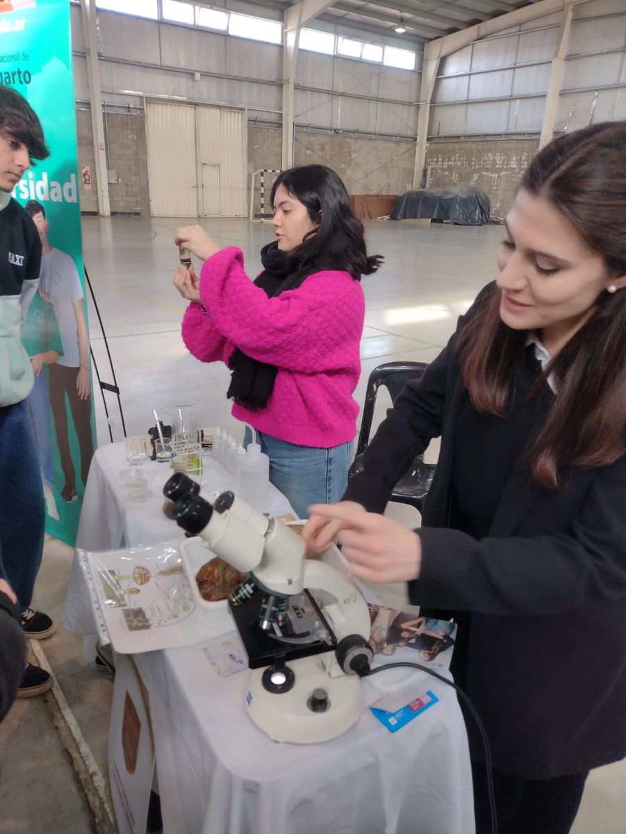 Exactas_UNRC's tweet image. La Facultad de Ciencias Exactas, Físico-Químicas y Naturales de la UNRC participó en las Expo Académicas de La Carlota y General Deheza, brindando información sobre su oferta educativa y compartiendo experiencias científicas con estudiantes de nivel medio.
exa.unrc.edu.ar/exactas-compar…