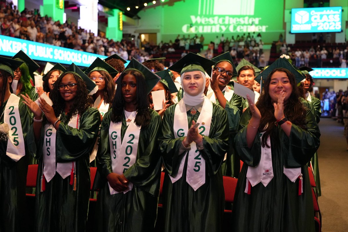 Gorton High School #ClassOf2025 #YonkersMagic 
Visit the link to access all graduation photos. 📸
flic.kr/s/aHBqjCjUaC