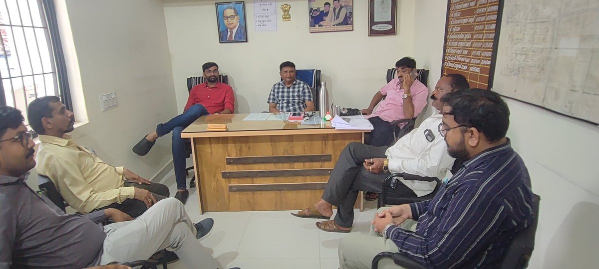 Today, the Mamlatdar sir visited the historic Darbargadh located at Paddhari. Following the site visit, discussions were held at the Gram Panchayat regarding the development of this historic place as a tourist destination.
<a href="/InfoGujarat/">Gujarat Information</a> <a href="/GujaratTourism/">Gujarat Tourism</a> #TourismInnovation