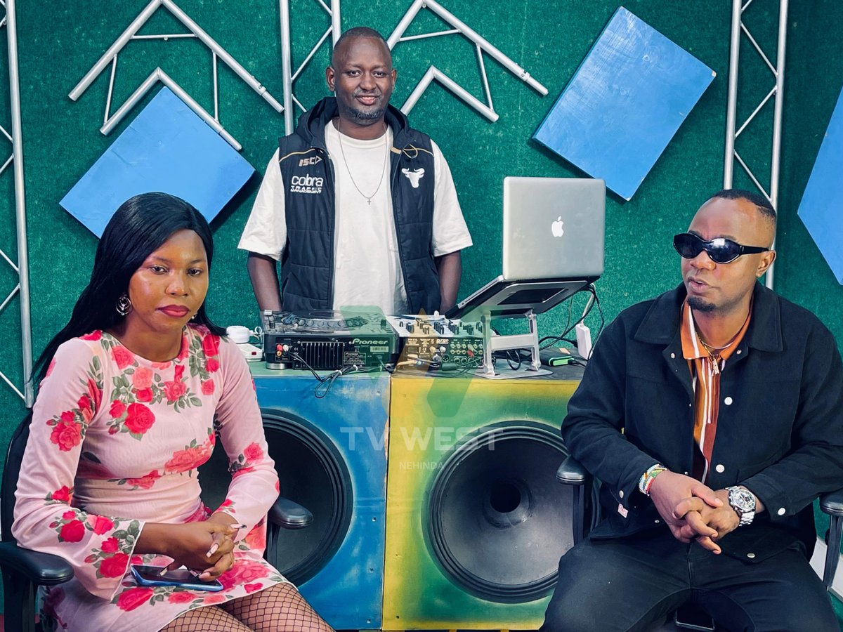 TV West Nehinda (@tvwestug) on Twitter photo Wareebera nkahi omwabazyo gw'eriizooba?
<a href="/shamie_powers/">Shamie Powers</a> || <a href="/icemandj256/">Mr Maziima</a> || <a href="/McShukran/">Mc_shukran</a>
#Omuneneserezo | #Nehinda Wareebera nkahi omwabazyo gw'eriizooba?
<a href="/shamie_powers/">Shamie Powers</a> || <a href="/icemandj256/">Mr Maziima</a> || <a href="/McShukran/">Mc_shukran</a>
#Omuneneserezo | #Nehinda
