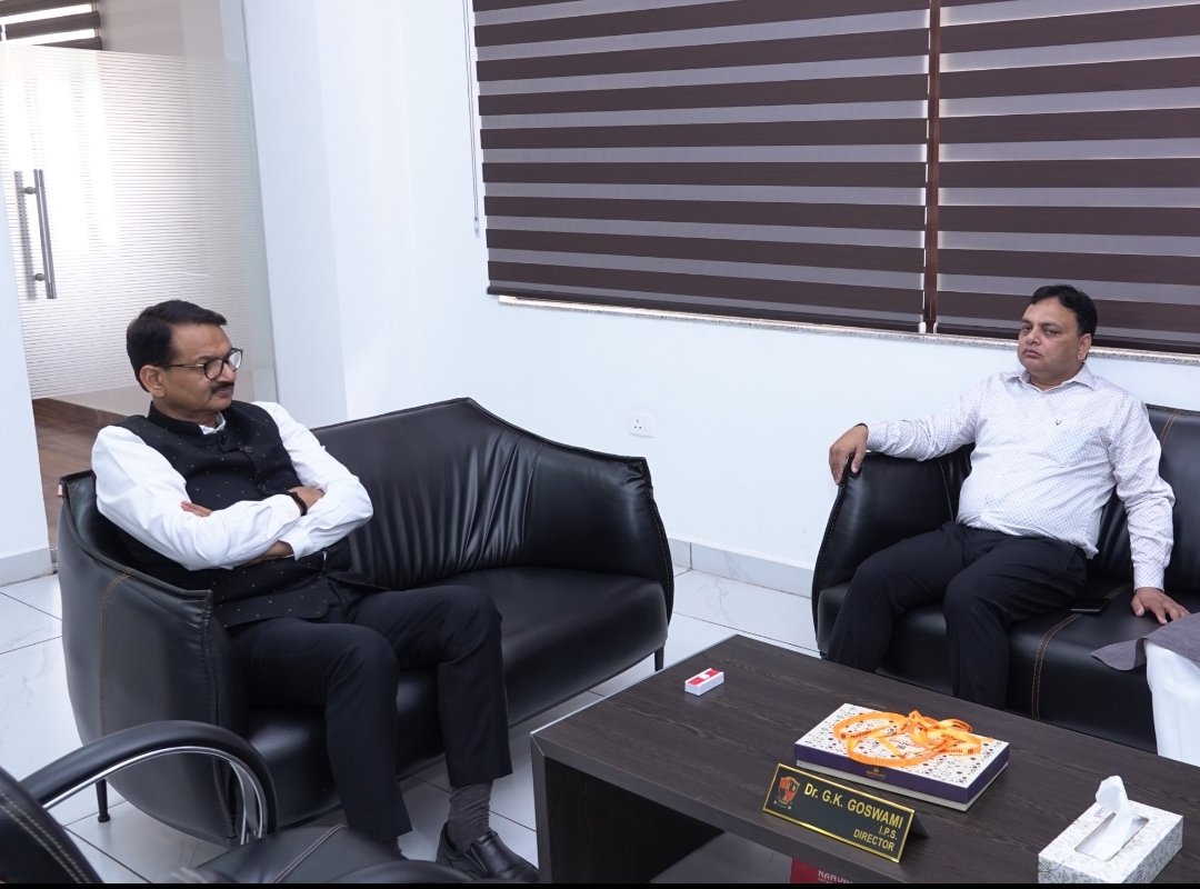 abhinav09mbd's tweet photo. उत्तर प्रदेश राज्य इंस्टीट्यूट ऑफ फॉरेंसिक साइंसेज (UPSIFS) के संस्थापक, निदेशक/ ADG  पुलिस डॉ जी के गोस्वामी जी (IPS) से आत्मीय भेट हुई 💐💐 https://t.co/Ys3pAL8dzY
