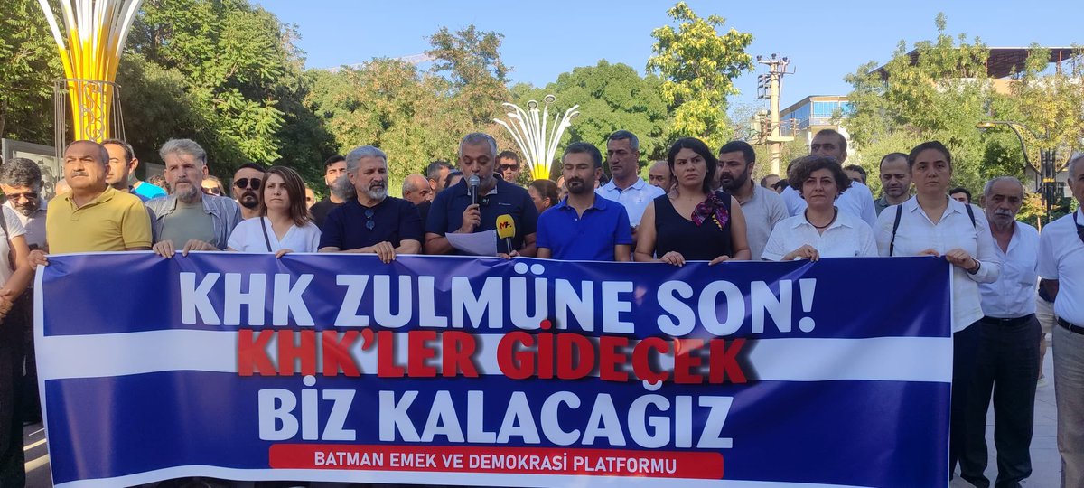 KESK’li ihraçlar omurumuzdur.
KHK’ler gidecek biz kalacağız.
<a href="/BES_Gnl_Mrk/">BES Genel Merkezi</a> <a href="/bes_sube/">BES MARDİN ŞUBE</a> <a href="/SESBATMAN/">SES BATMAN ŞUBESİ</a> <a href="/egitimsenbatman/">Eğitim Sen Batman Şubesi</a> <a href="/batmanihd/">İHD Batman</a>