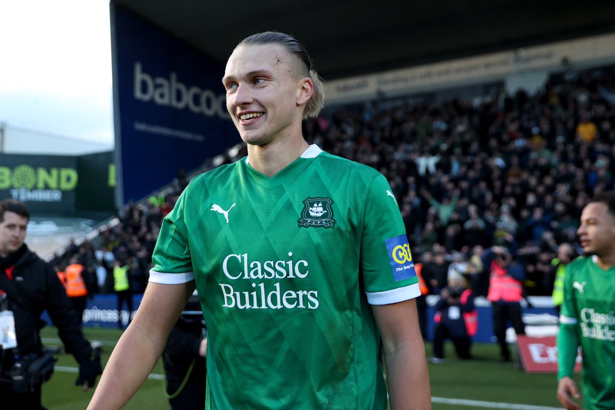 HERE WE GO! ✅ 
Maksym Talovierov to #stokecity deal has been completed between both parties and Announcement set for the coming days 
#pafc boss Tom cleverly has told the BBC that MT🇺🇦 is 99% on his way to the potters! 

What do you think stoke fans ?