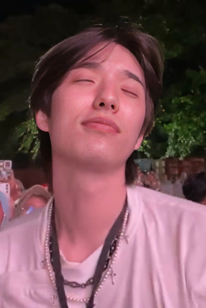 pepapepi72's tweet image. how good the Indonesian air is for him 🤍🤍🤍🤍🤍
Cr.bucindeisikk
#eaj1
#canwejustpause
#eaJ1EP
#prambananjazz2025
@eaJPark