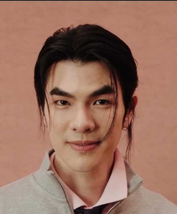 ภูมิใจกับหนุ่มไืทยของเรามาก อาโปกับชื่อ IG : apo555 สุดจะปังสุดจะเฮง ไหนจะลุคไปแฟชั่นโชว์ใส่หมวกDiorที่มันเอ่ออธิบายไม่ถูก แต่โคตรดึงดูด เครื่องหน้าฮีก็เริ่ด ส่วนพี่มาย ตี๋อินเตอร์คิ้วเข้มโหงวเฮ้งดี มันสมเป็น Dior Dynamic Duo จริงงงงงง 

#MileApoDiorSummer26 #MileApo