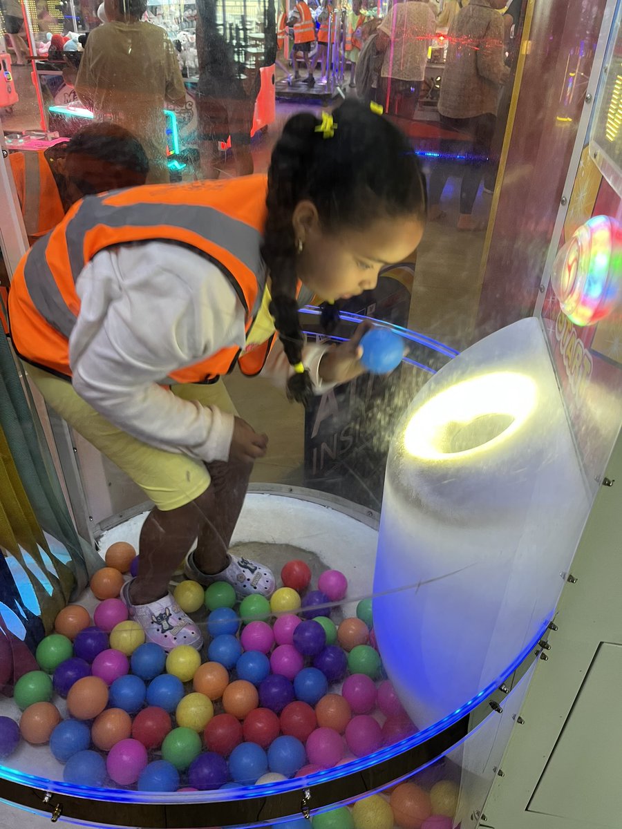 Samantha Hudson tweet media