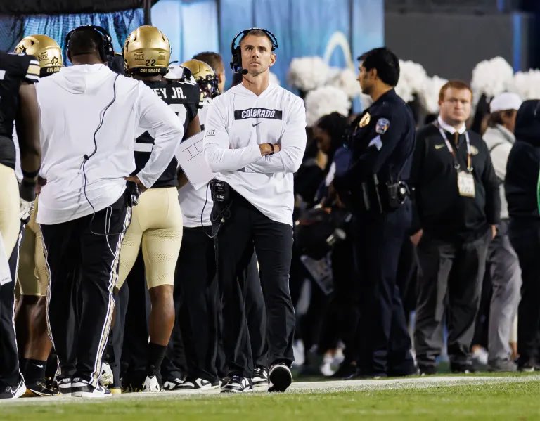 Buffs takeaway Defense 📈

2021: 13 Sacks 9 INT 7 FF
2022: 9 Sacks 6 INT 5 FF
2023: 28 Sacks 10 INT 10 FF
2024: 39 Sacks 15 INT 14 FF

Year 2 Coach Rob Livingston Defense ⏳

#SkoBuffs🦬 #UpTheSko