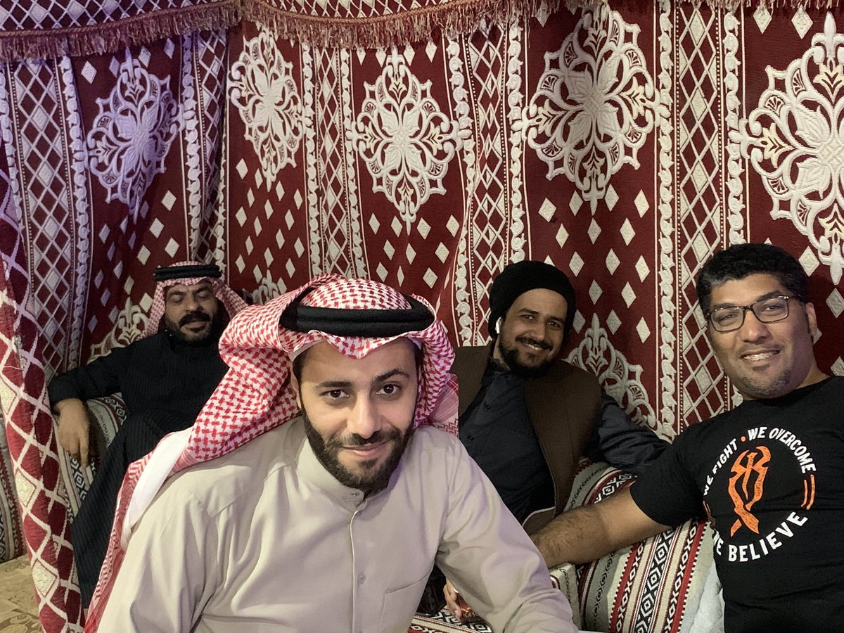 الرفيق اللي على الطيّب يوافيك 
ما تفرّقنا الليالي والشدّه ساقه