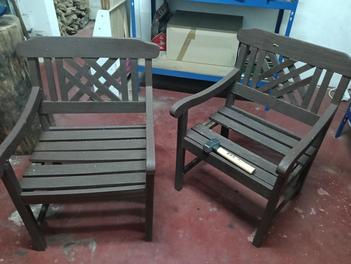 Ah, el contenedor de la basura, fuente inagotable de nuevos proyectos para el taller y mobiliario de exteriores para la terraza