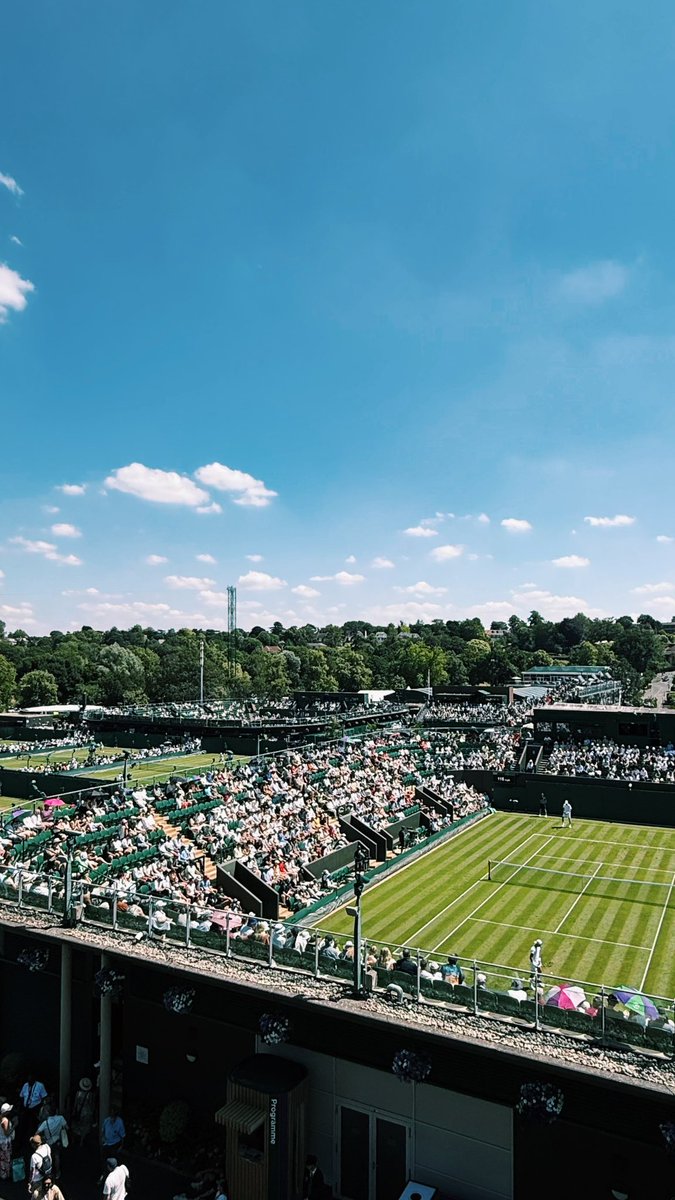 I just got back from Wimbledon.
For the first time in many years, I wasn’t there to compete.
This time, it was all about recording podcast episodes and catching up with friends.

Honestly, I was nervous about how I’d feel being there in a different role.
Would I feel regret?