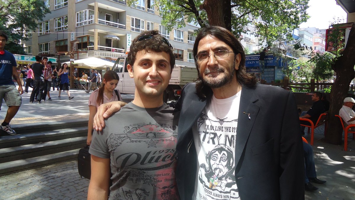 Tayfun ESER 🇹🇷 (@tayfun_eser) on Twitter photo 2011 yılında Ankara’da karşılaştım onunla…
Sözüyle, bakışıyla bile bu topraklara sevdalı bir adamdı.
Gerçek bir vatan evladı, dik duruşun adıydı Nihat Genç.
Mekanın cennet olsun Nihat abi…
#NihatGenç
<a href="/veryansintvcom/">Veryansıntv.com</a> 2011 yılında Ankara’da karşılaştım onunla…
Sözüyle, bakışıyla bile bu topraklara sevdalı bir adamdı.
Gerçek bir vatan evladı, dik duruşun adıydı Nihat Genç.
Mekanın cennet olsun Nihat abi…
#NihatGenç
<a href="/veryansintvcom/">Veryansıntv.com</a>
